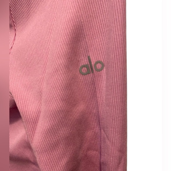 NWT Alo Yoga dreamlight pants and long sleeve top set CANDY HEART PINK Size S - Picture 3 of 5